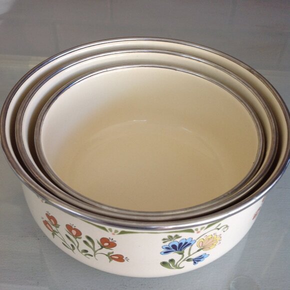 Vintage Set of 3 Kobe Metal Bowls - Picture 2 of 5